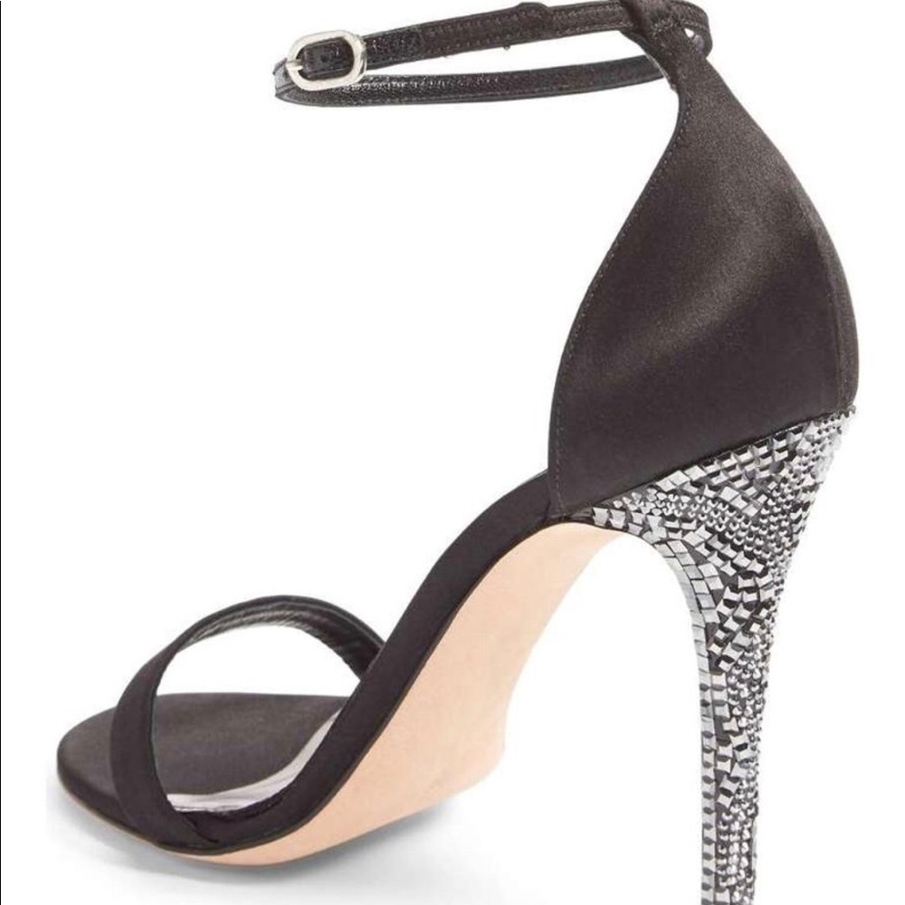 100% Authentic Gorgeous Alexander McQueen size 8.5